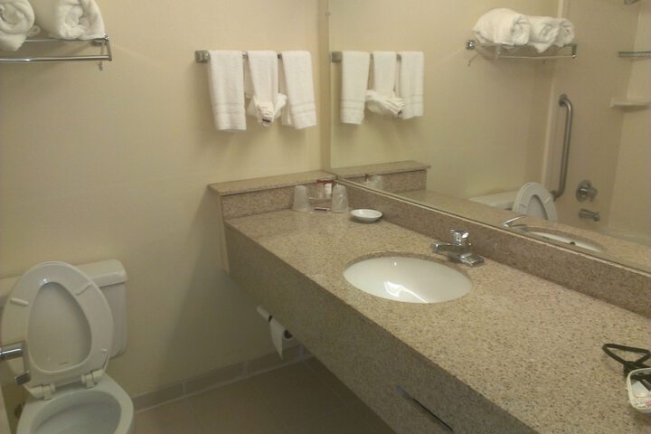 Room 6 of 16