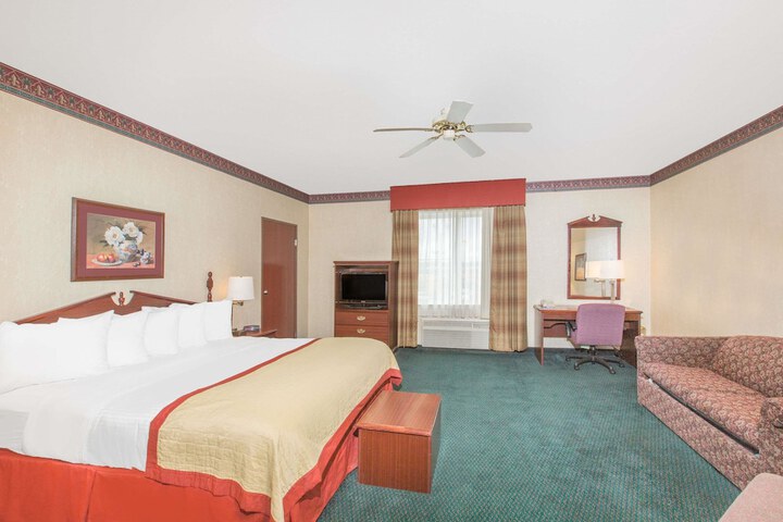Room 10 of 16