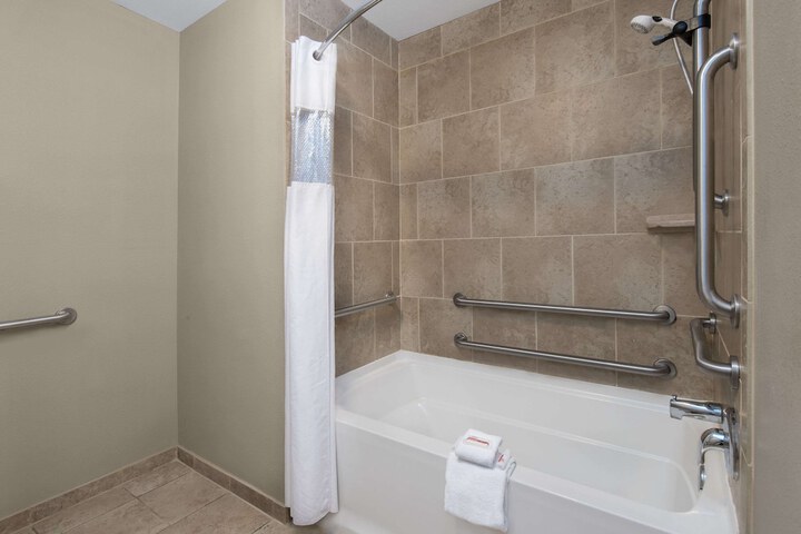 Baymont by Wyndham Minot
