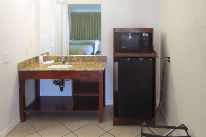 Room 12 of 21
