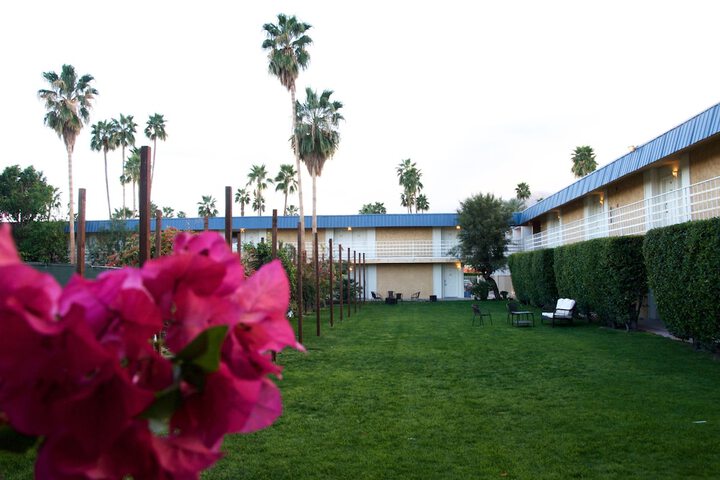 Hotel Exterior 41 of 50