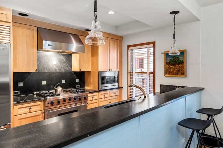 Element 52 Auberge Collection