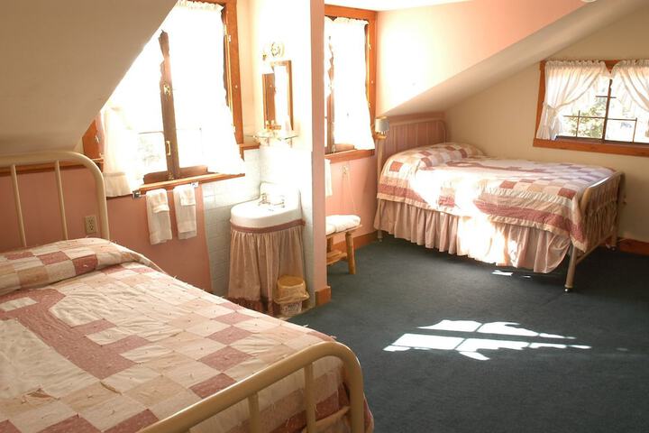 Room 12 of 40