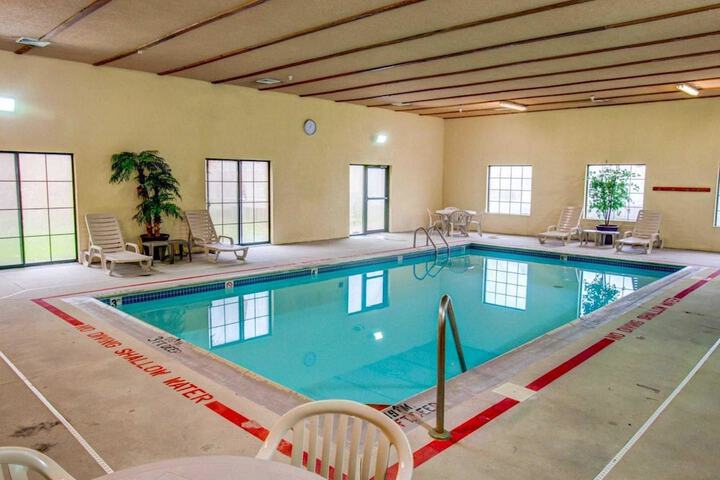 Comfort Suites Pittsburgh Airport