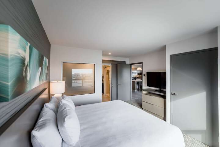 Hyatt House Winnipeg-South / Outlet Collection