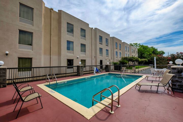 Pool 4 of 29