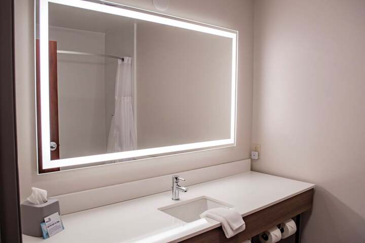 Holiday Inn Express and Suites Mason City by IHG