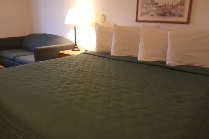 Room 11 of 33