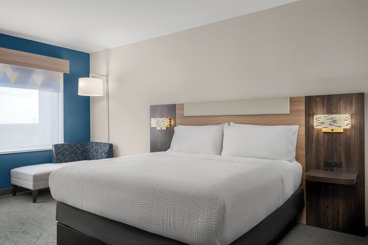 Holiday Inn Express & Suites DFW Airport Southwest - Euless
