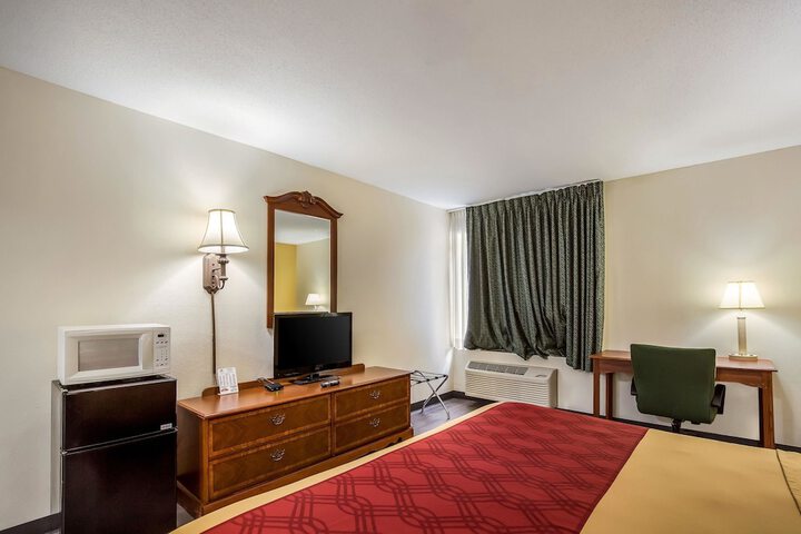 Room 9 of 32