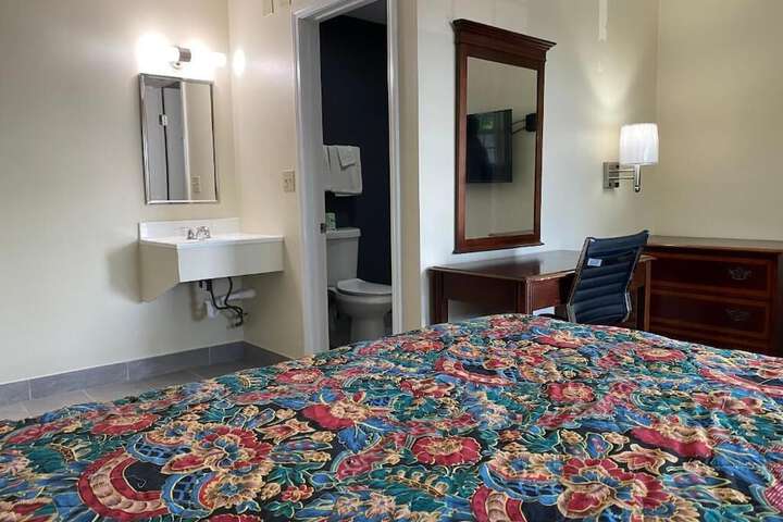Room 18 of 33