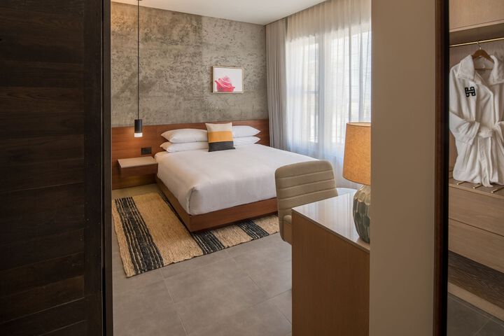 Room 44 of 91