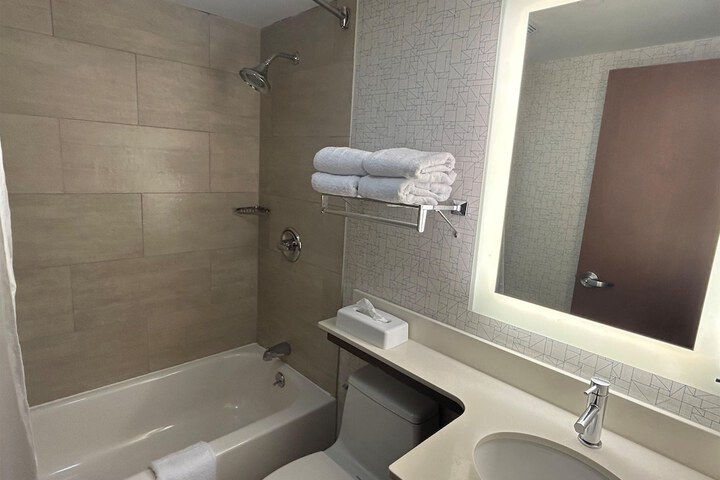 Best Western Roslyn-Long Island Hotel