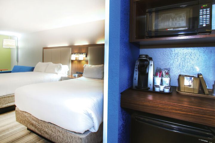 Holiday Inn Express Hotel & Suites Magnolia-Lake Columbia by IHG