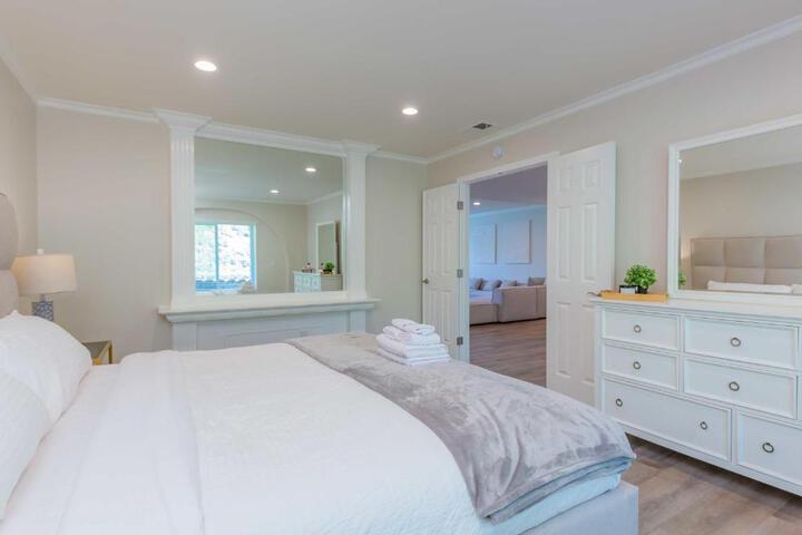 Single Level House with view and pool