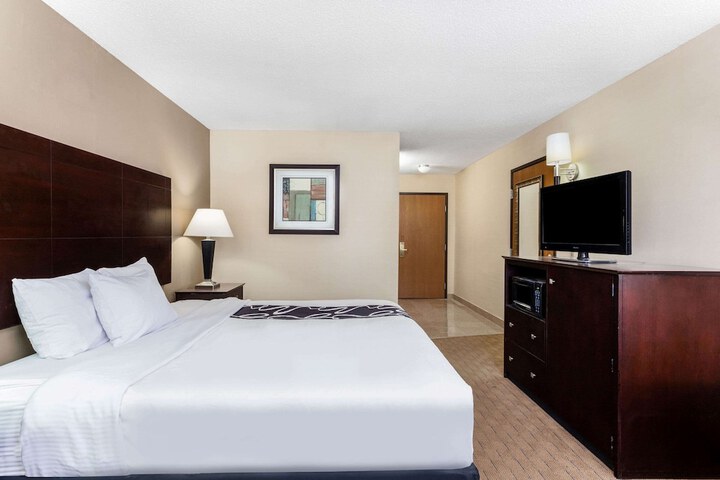 Room 14 of 28