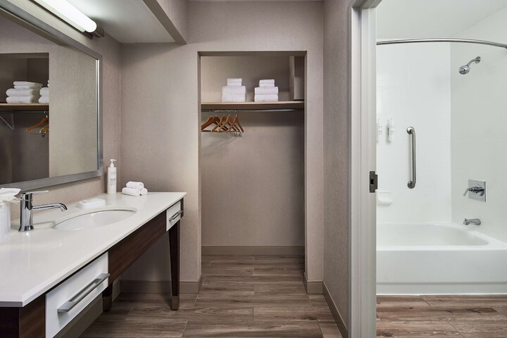 Room 7 of 27