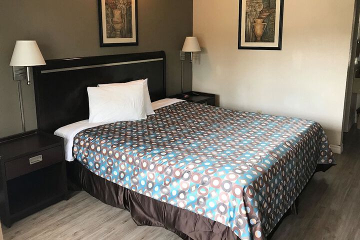 Room 10 of 15