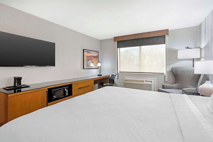 Room 12 of 37
