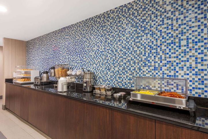 La Quinta Inn & Suites by Wyndham Aberdeen-APG