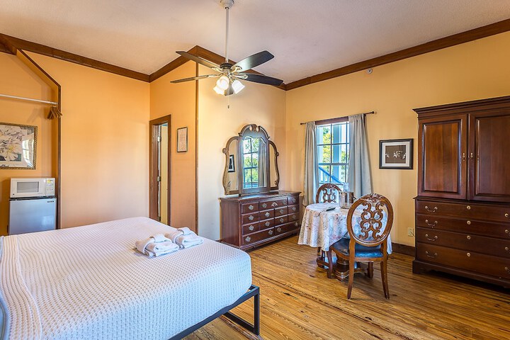 Room 21 of 76