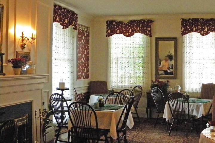 Dining 58 of 65