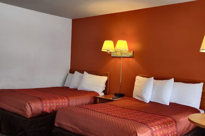 Pinebrook Motel