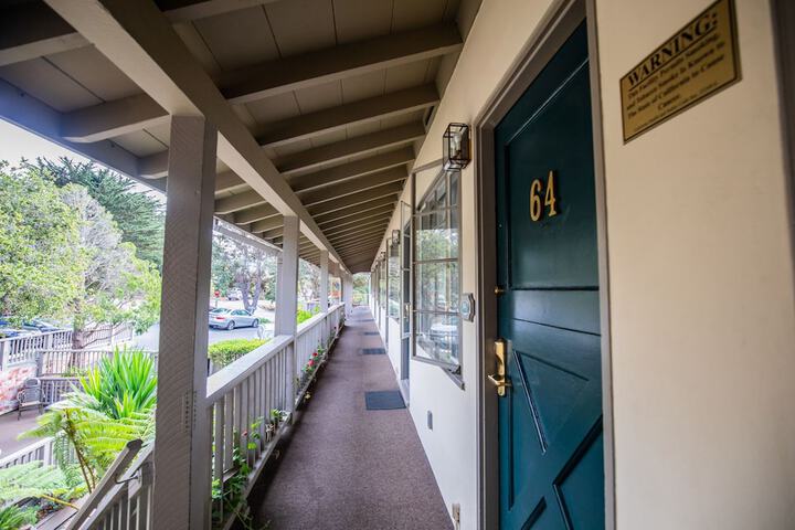Hotel 12 of 65