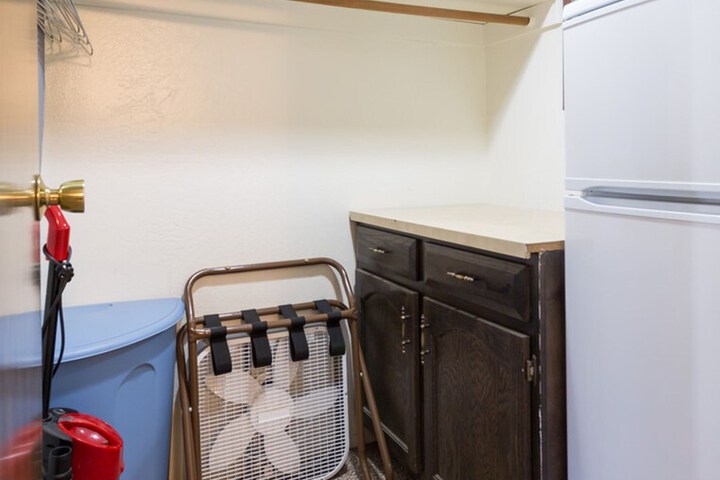 Cozy Corner Studio-a112