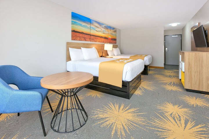 Room 17 of 28