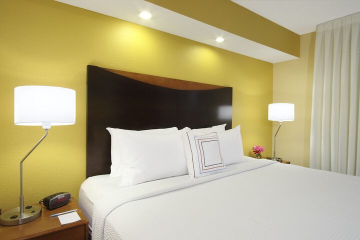 Room 10 of 18