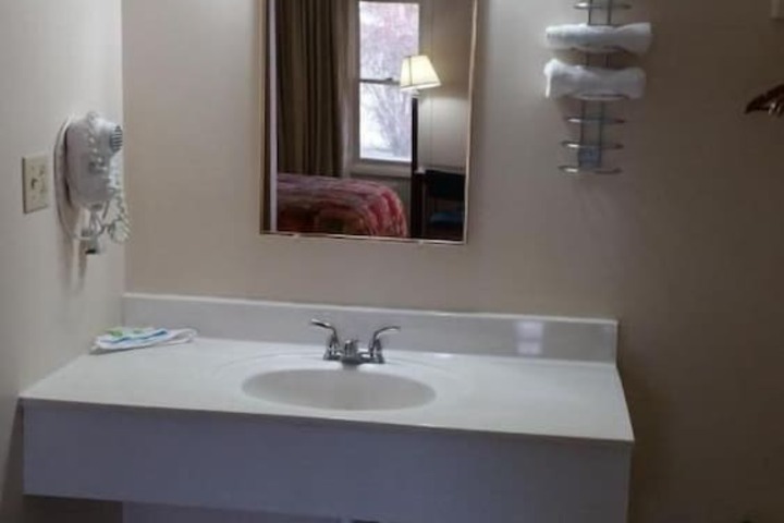 Room 18 of 25