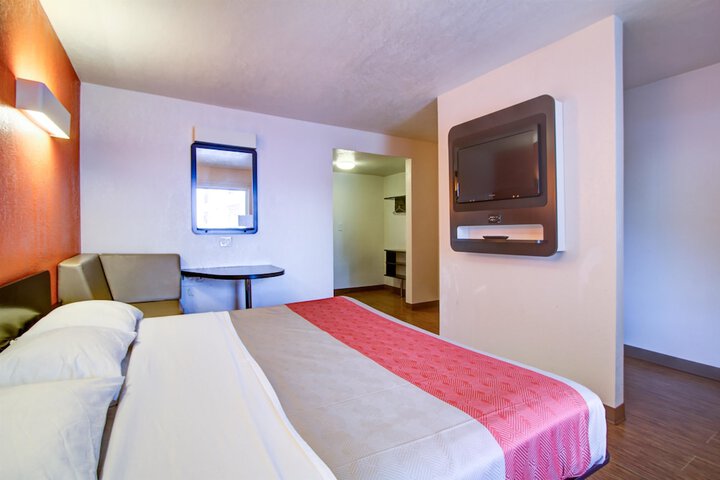Room 18 of 30