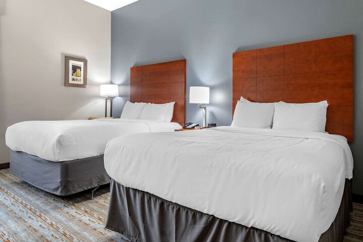 Comfort Inn & Suites Cleveland TX