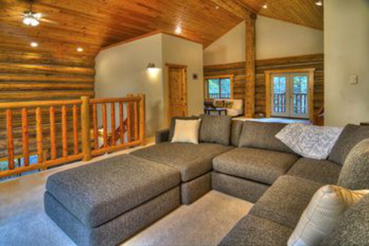 Tall Timbers Lodge Cabin with Hot Tub