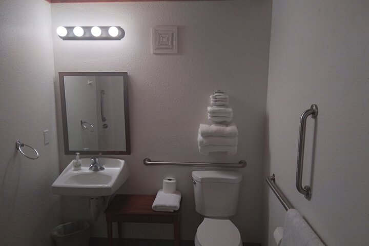 Room 8 of 10