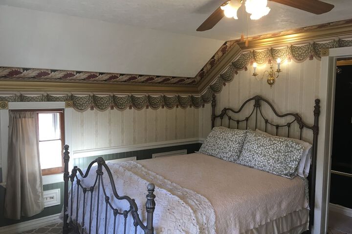 Room 131 of 223