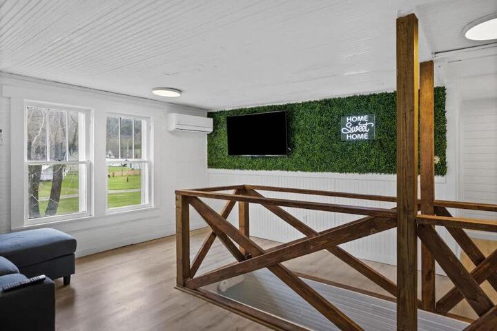 Charming 4 bedroom farmhouse with large backyard for entertaining