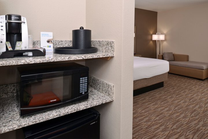 Holiday Inn Express & Suites Williams by IHG