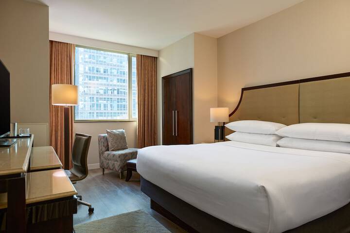 Room 32 of 49