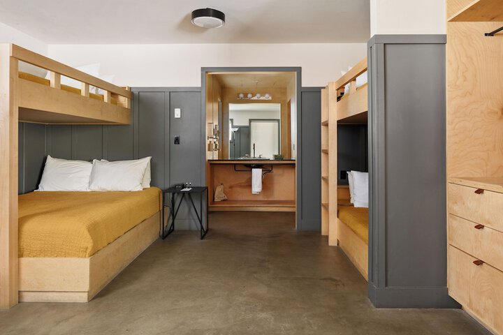Room 42 of 119
