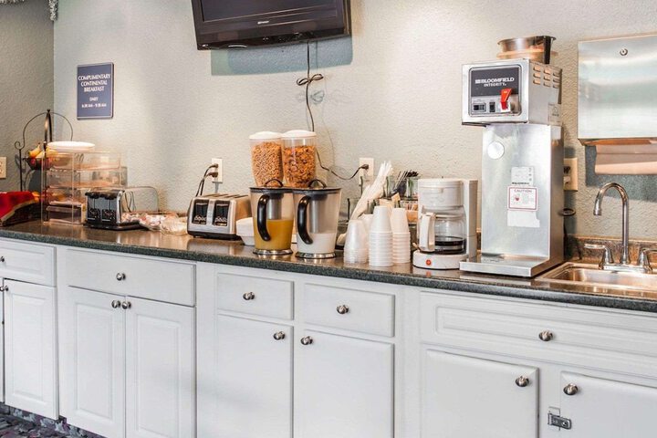 Breakfast/Coffee Service 26 of 29