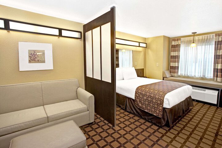 Room 7 of 16