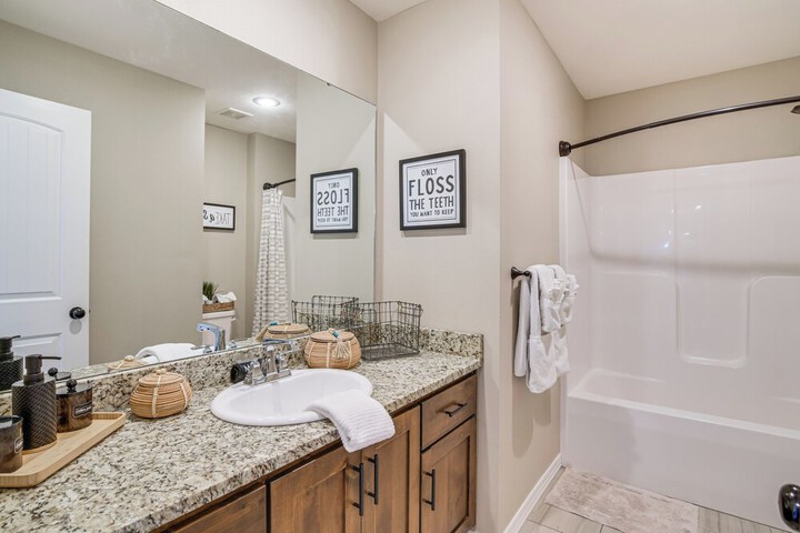 Pool Access Grill & Gazebo: Ozark Getaway!