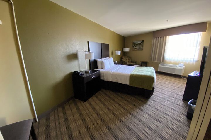 Room 9 of 38