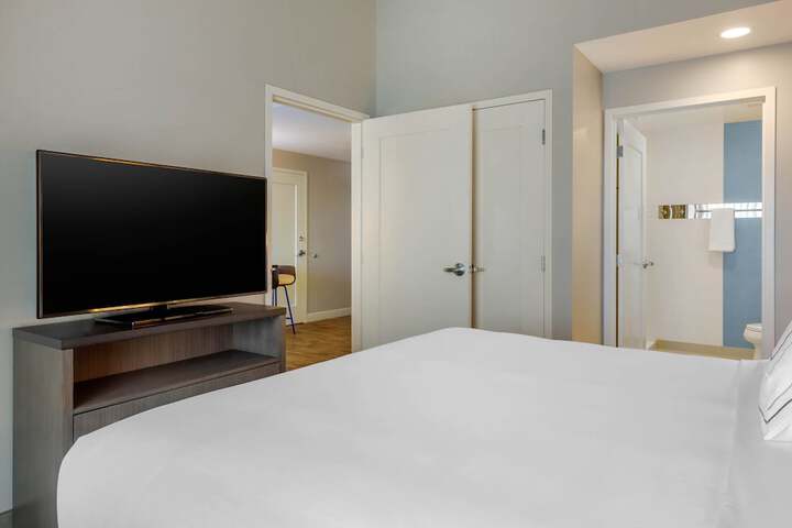 Room 28 of 47
