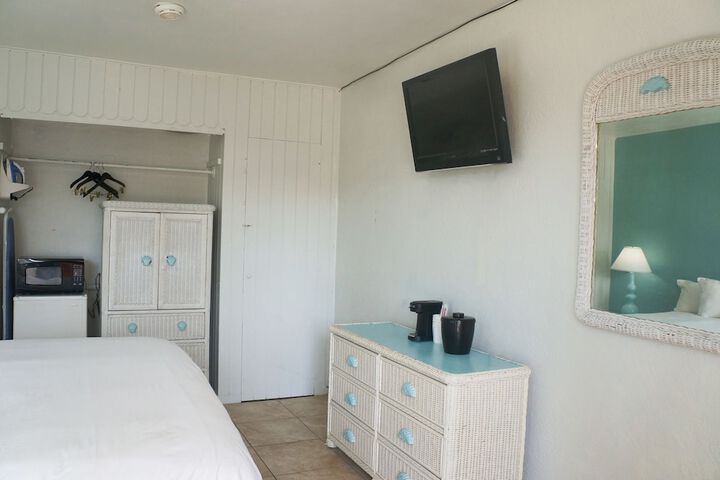Room 16 of 28