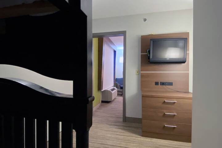 Holiday Inn Express & Suites Somerset Central by IHG