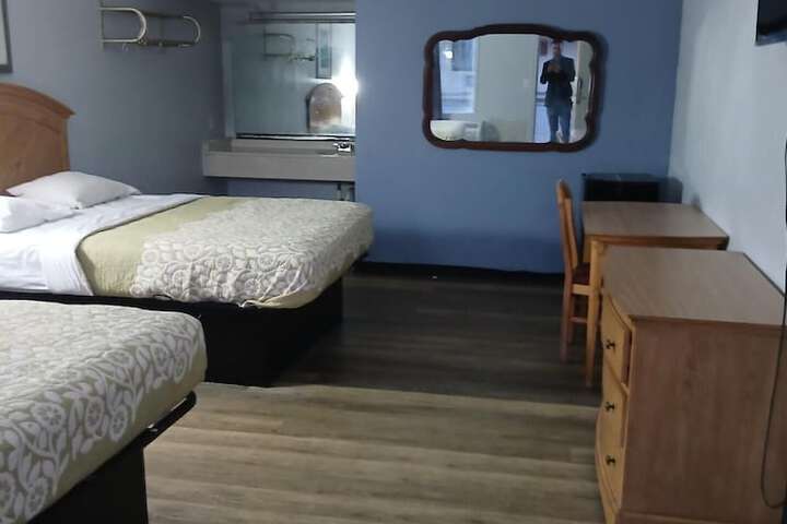 Room 11 of 16