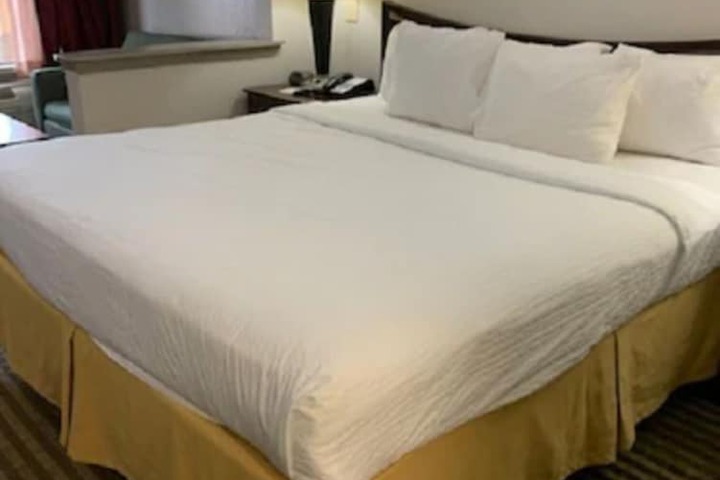 Room 7 of 16